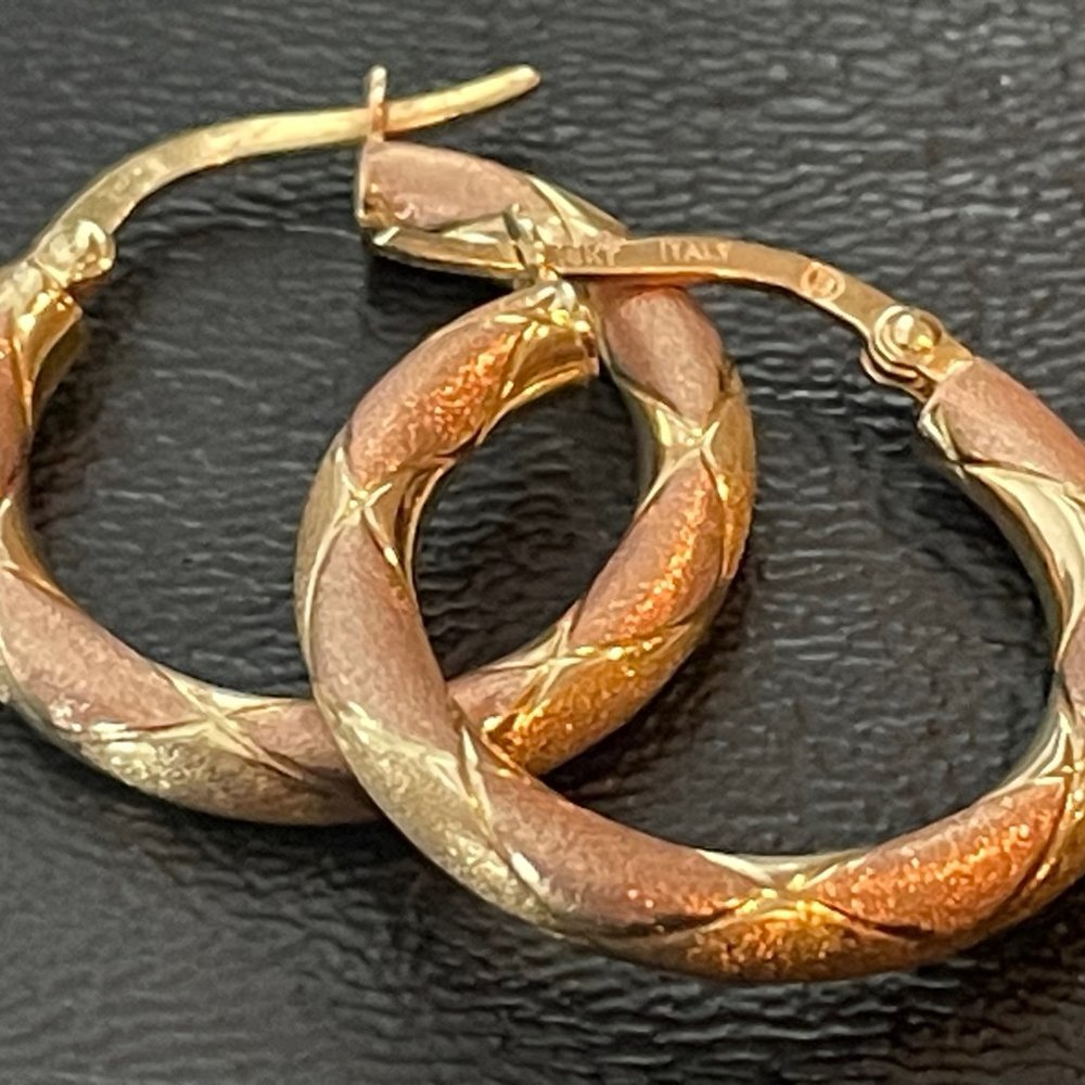 Vintage -18K gold hoop pierced earrings